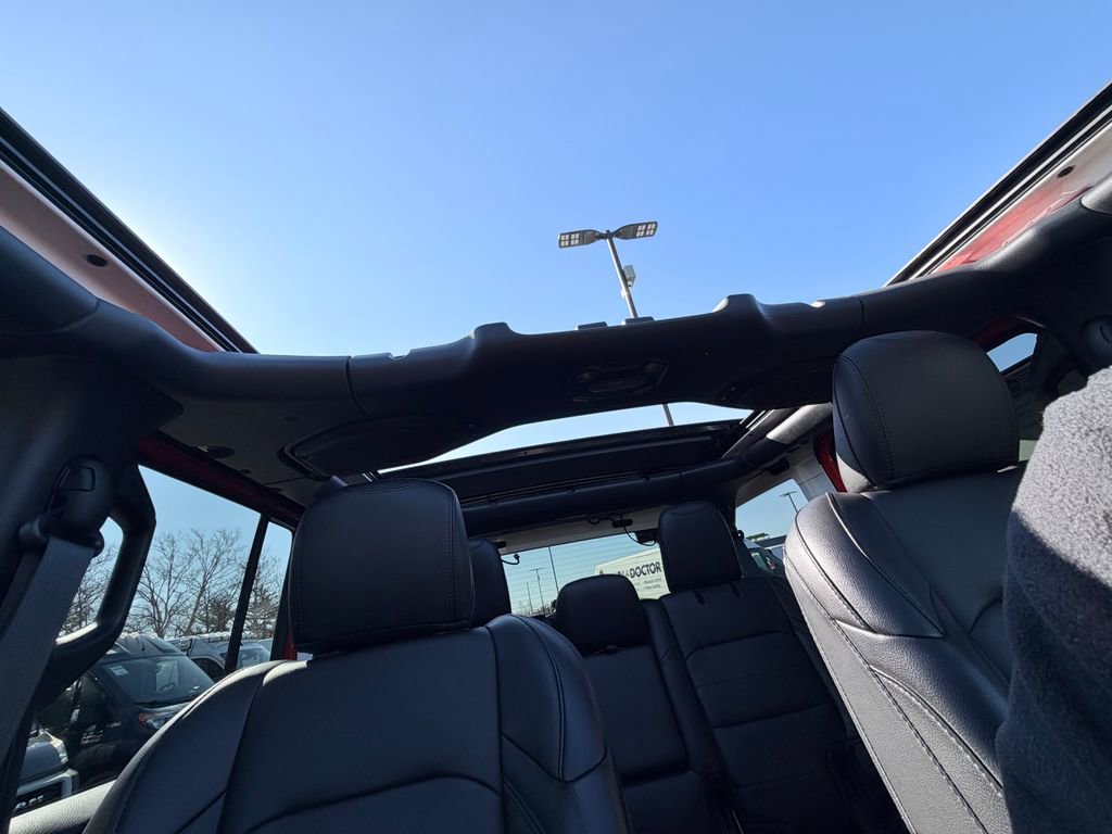 Used 2022 Jeep Wrangler Unlimited Sahara image 28