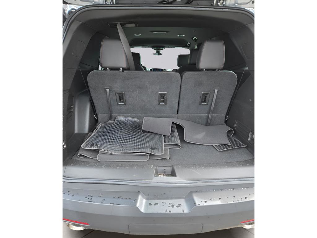 Used 2023 Chevrolet Traverse RS FWD image 11