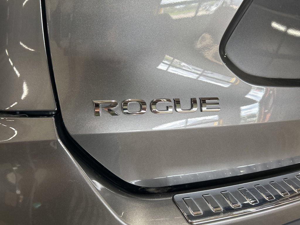 Used 2017 Nissan Rogue SL w/ SL Premium Package FWD image 18