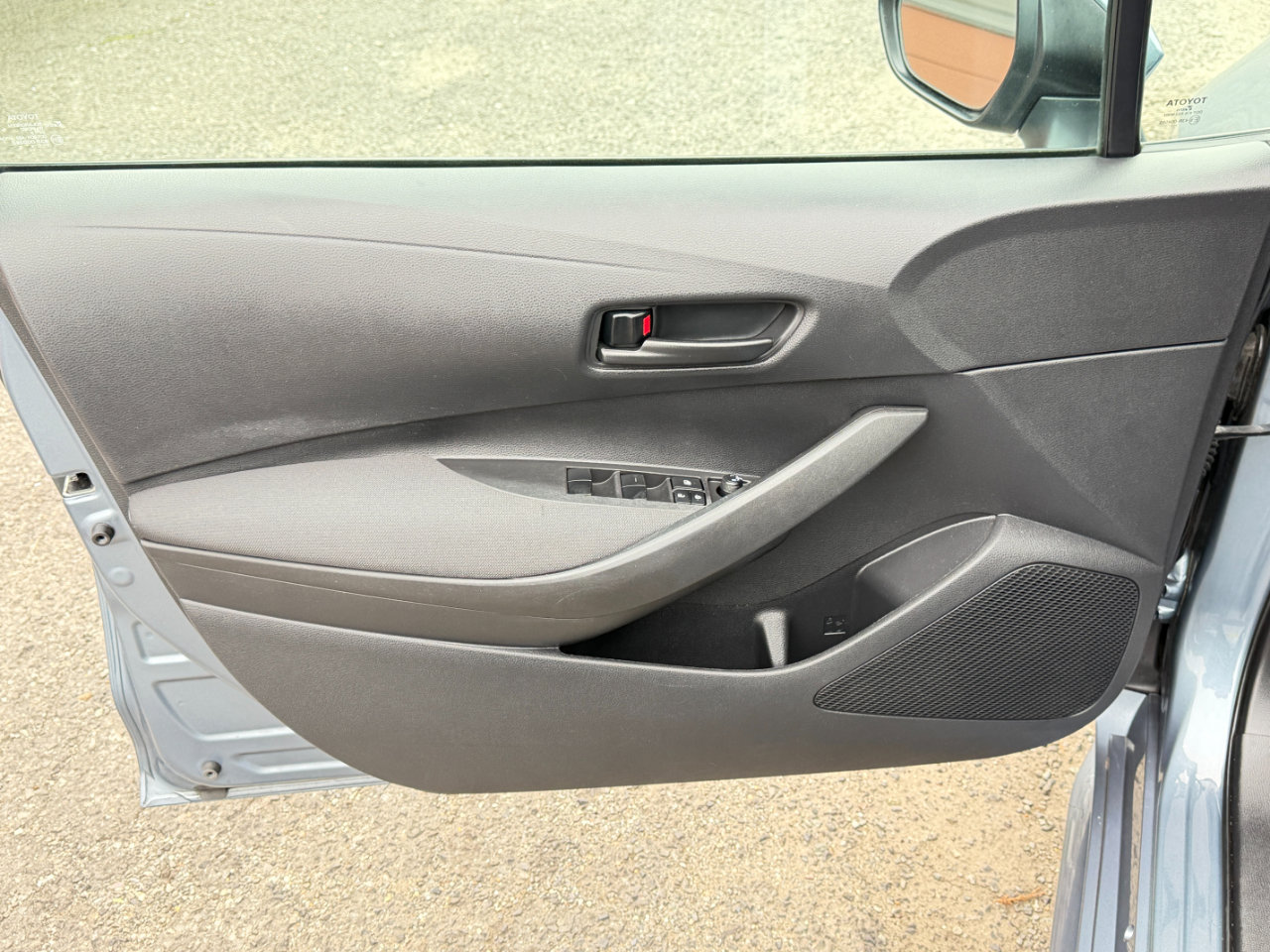 Used 2022 Toyota Corolla LE image 16