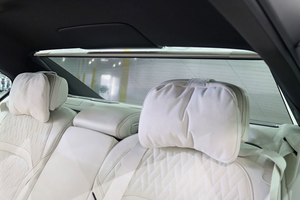 Used 2022 BMW ALPINA B7 xDrive w/ Luxury Rear Seating Package image 37