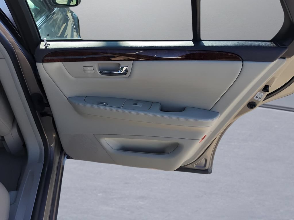 Used 2007 Cadillac DTS Luxury I w/ Sun And Sound Package FWD image 29