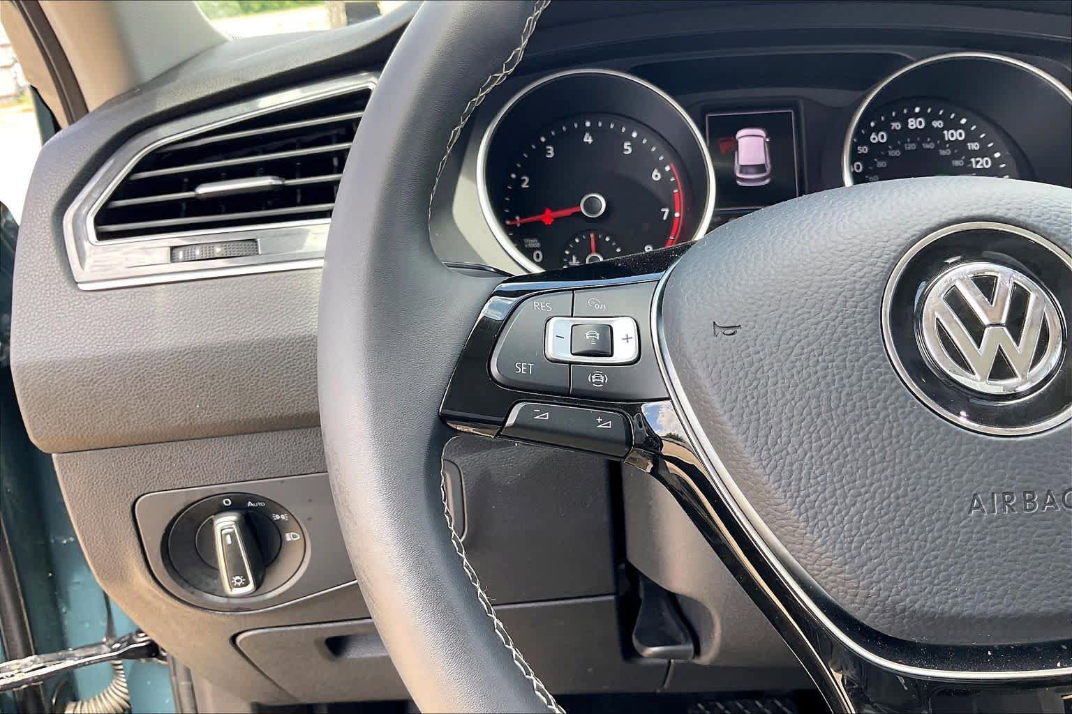 Used 2021 Volkswagen Tiguan SE FWD image 25