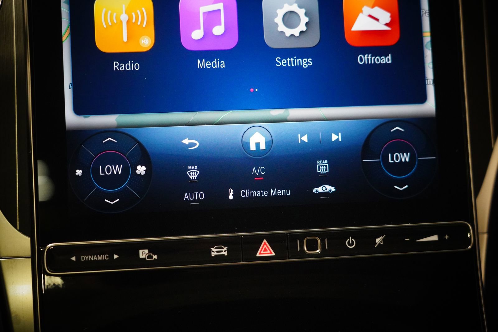 Certified 2025 Mercedes-Benz GLC 300 4MATIC image 25