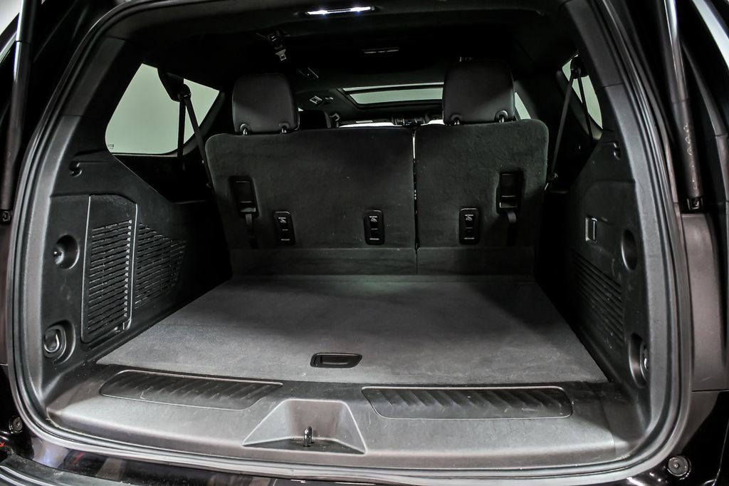 Used 2023 GMC Yukon XL SLT AWD/4WD image 9