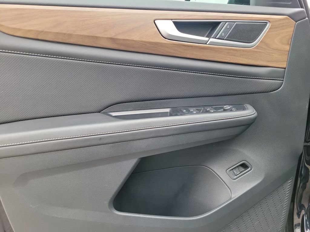 Used 2025 Volkswagen Atlas SE image 15