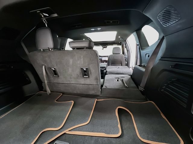Used 2025 GMC Acadia AT4 w/ Luxury Package AWD/4WD image 30