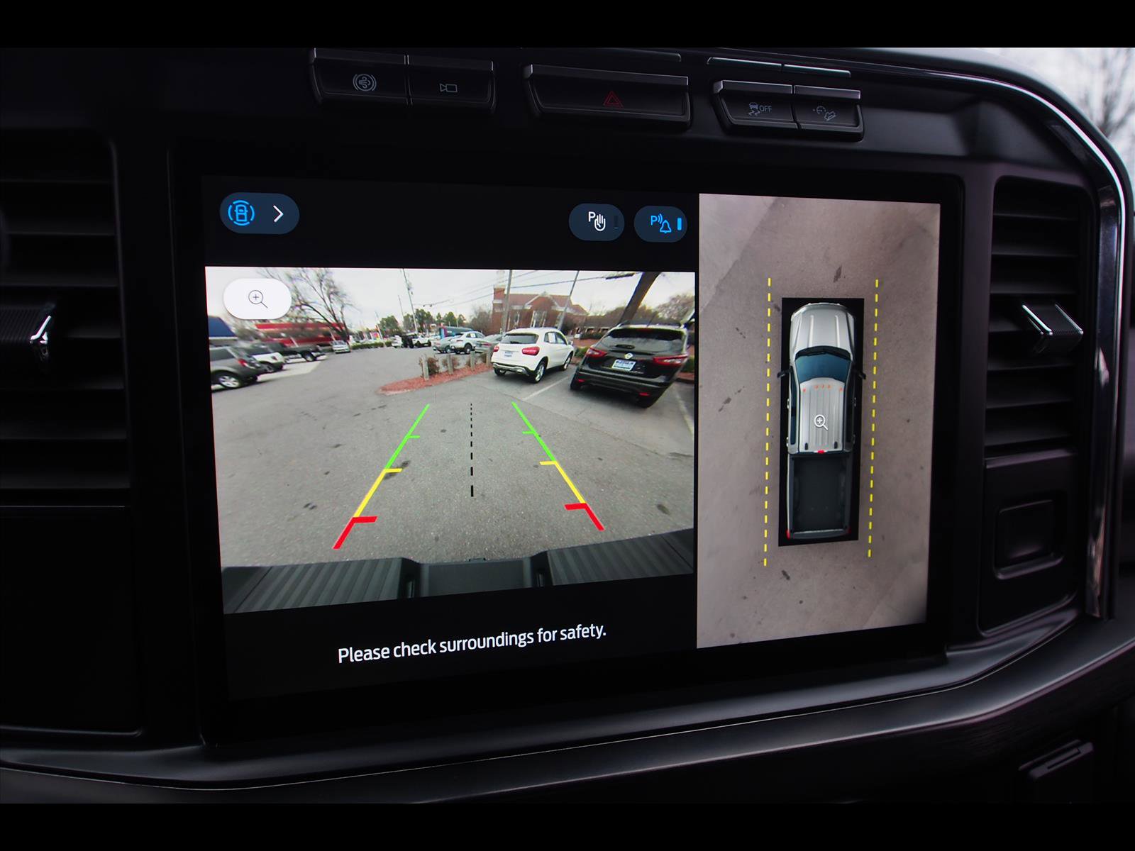 Used 2024 Ford F350 Lariat w/ Chrome Package image 31