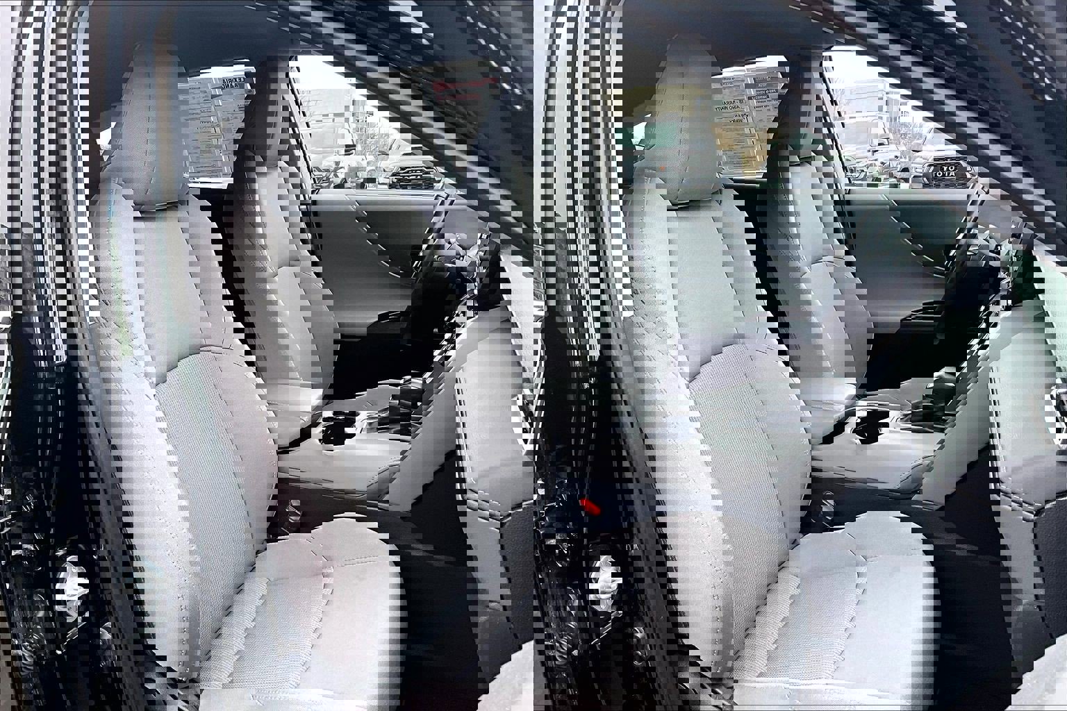 Used 2023 Toyota Venza LE image 7