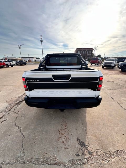 Certified 2024 Nissan Frontier SV w/ Hardbody Edition image 9