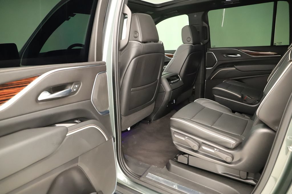 Used 2023 Cadillac Escalade ESV Premium Luxury AWD/4WD image 32