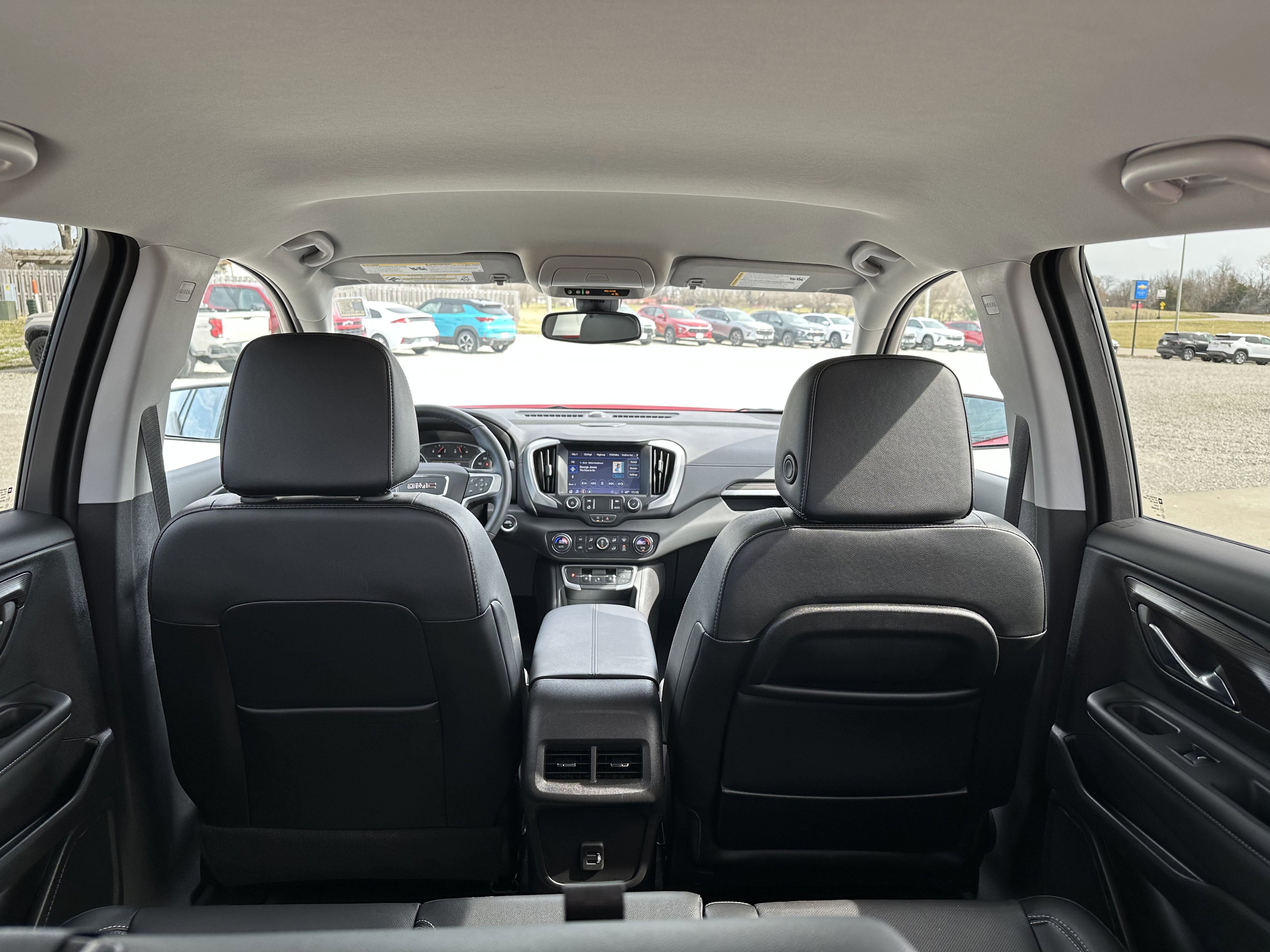 Used 2024 GMC Terrain SLT w/ Infotainment Package II image 29