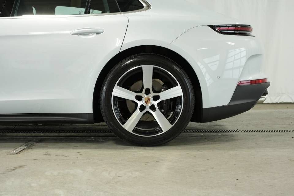 Used 2025 Porsche Panamera 4 AWD/4WD image 43