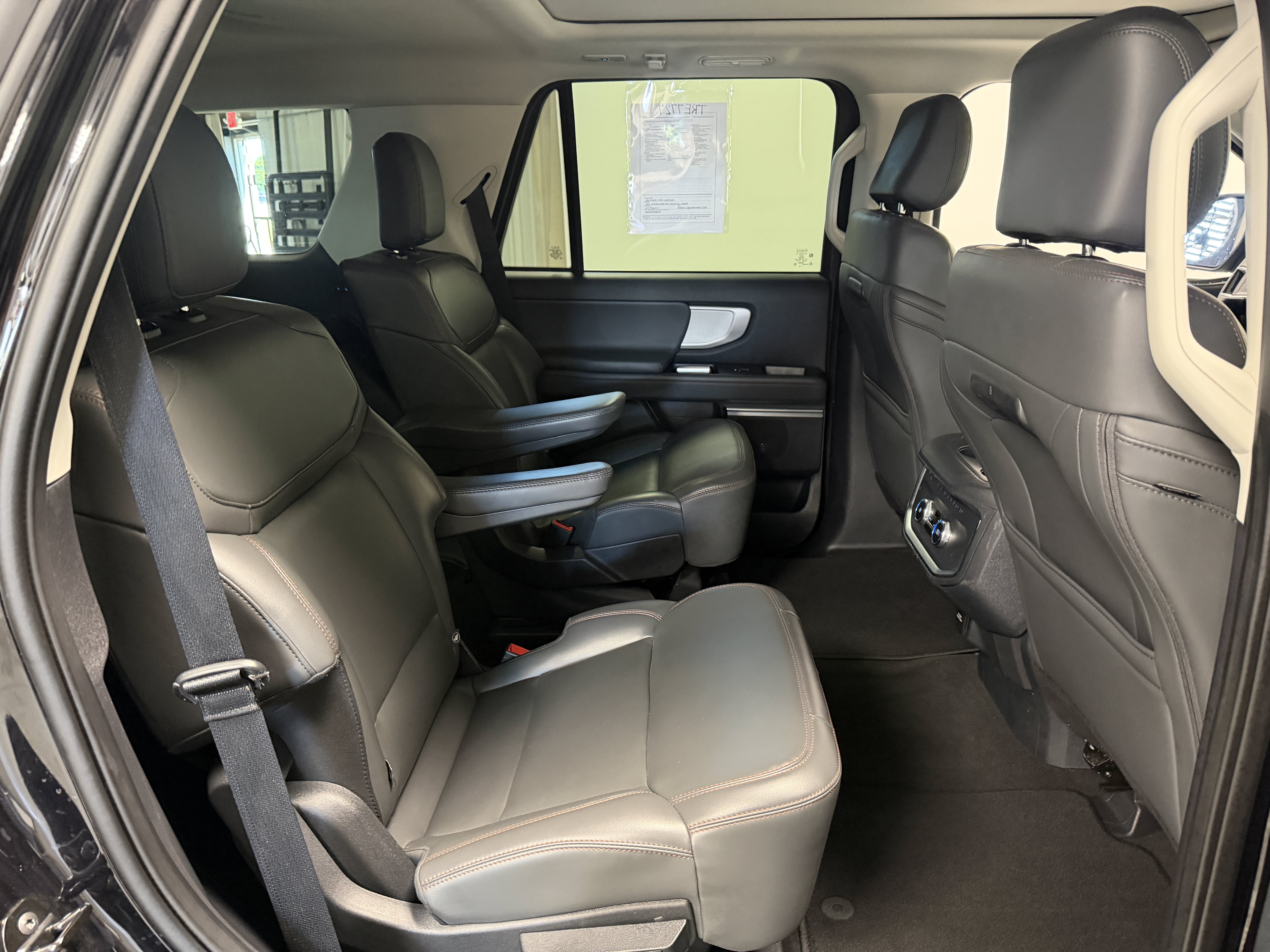 Used 2025 Ford Expedition Active AWD/4WD image 19