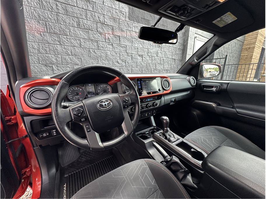 Used 2016 Toyota Tacoma TRD Off-Road AWD/4WD image 2