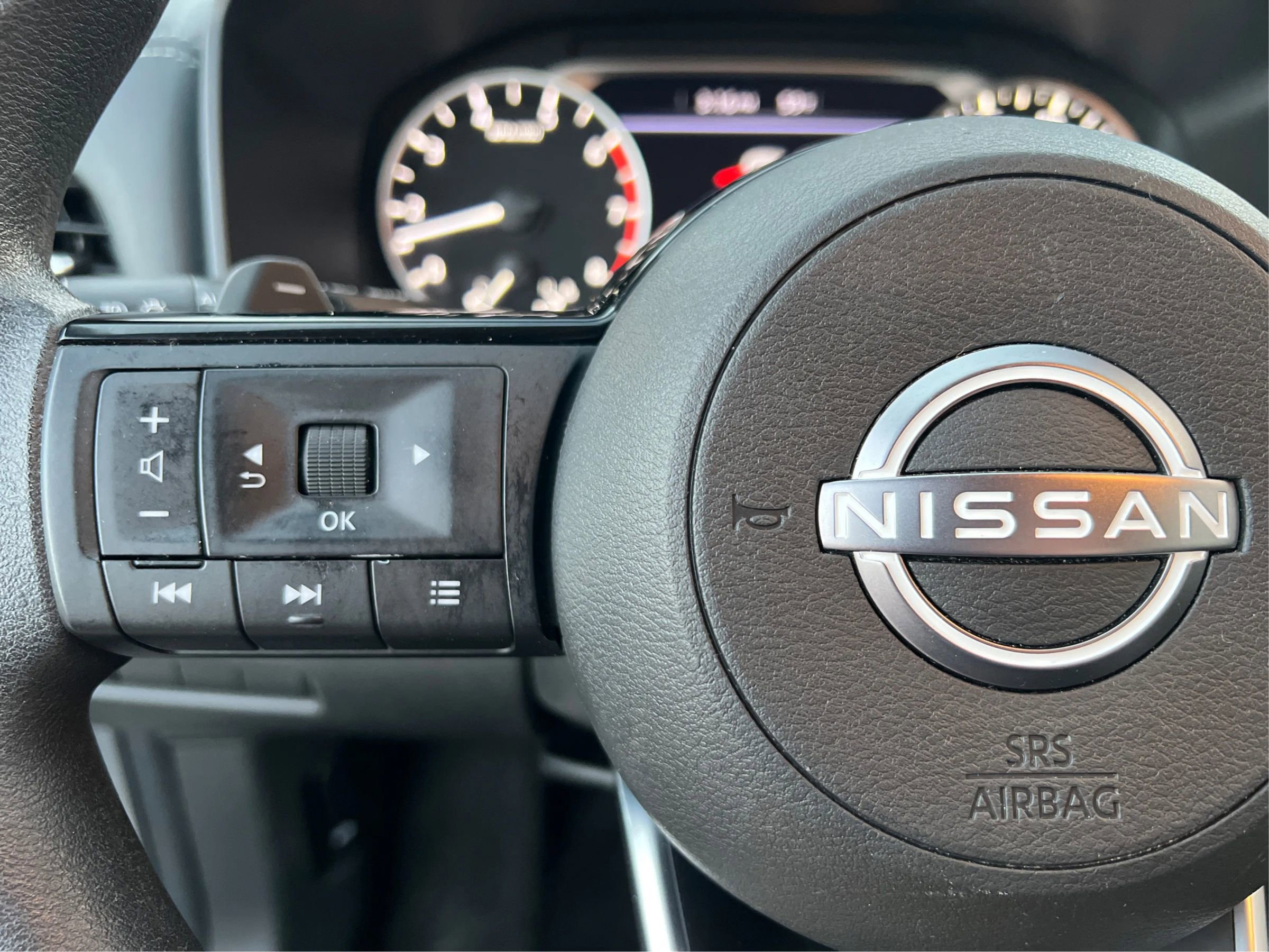 Used 2023 Nissan Rogue SV image 30