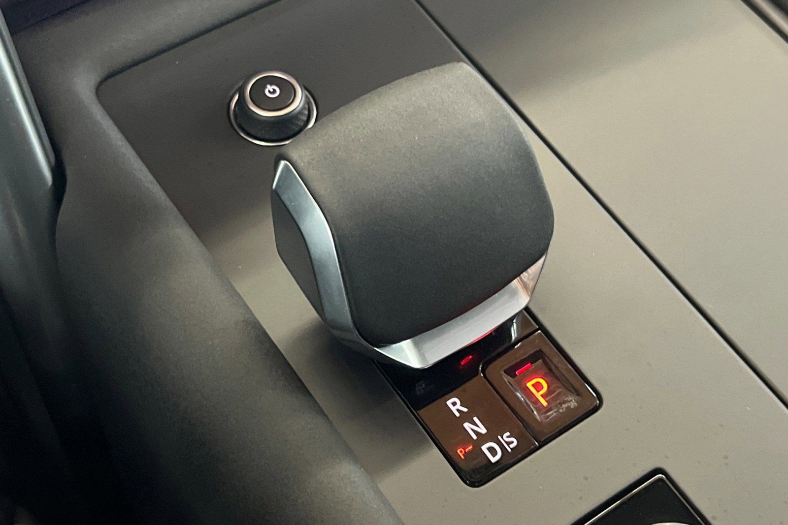 New 2026 Land Rover Discovery Limited Edition AWD/4WD image 26