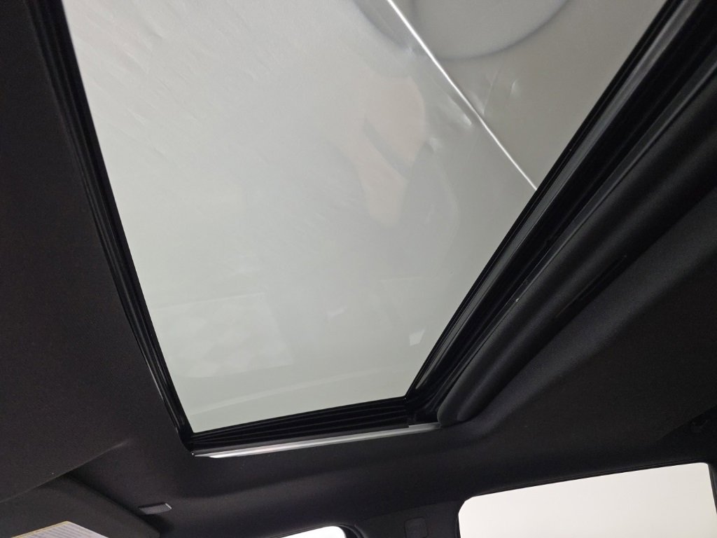 Used 2022 Chevrolet Silverado 1500 High Country w/ Technology Package image 30