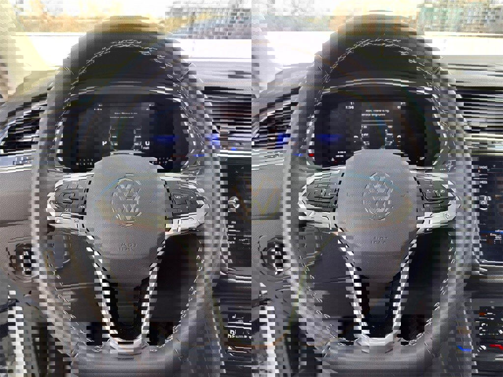 Used 2022 Volkswagen Tiguan SE image 15