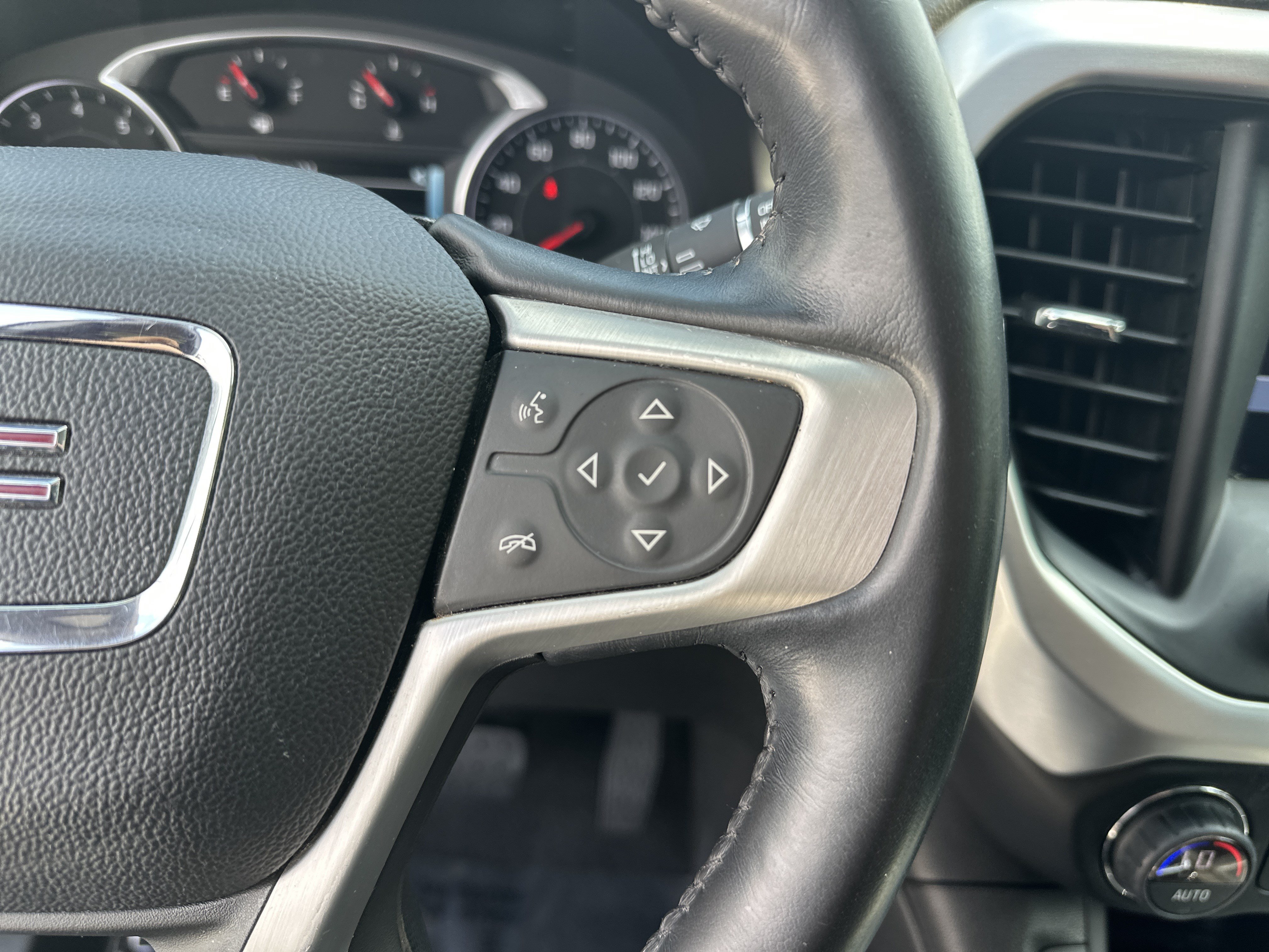 Used 2018 GMC Acadia SLT FWD image 20