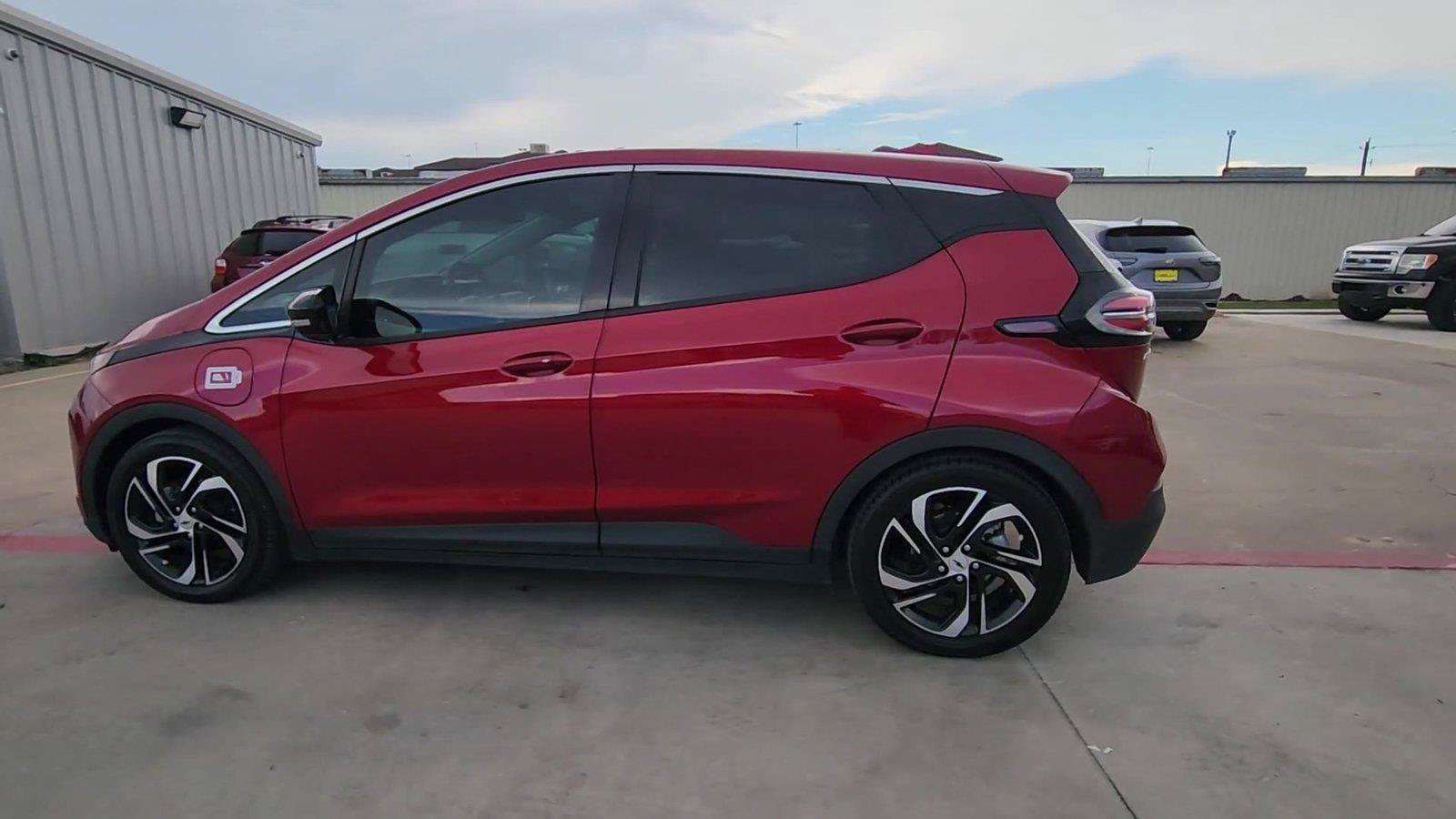 Used 2023 Chevrolet Bolt LT w/ Infotainment Package FWD image 6
