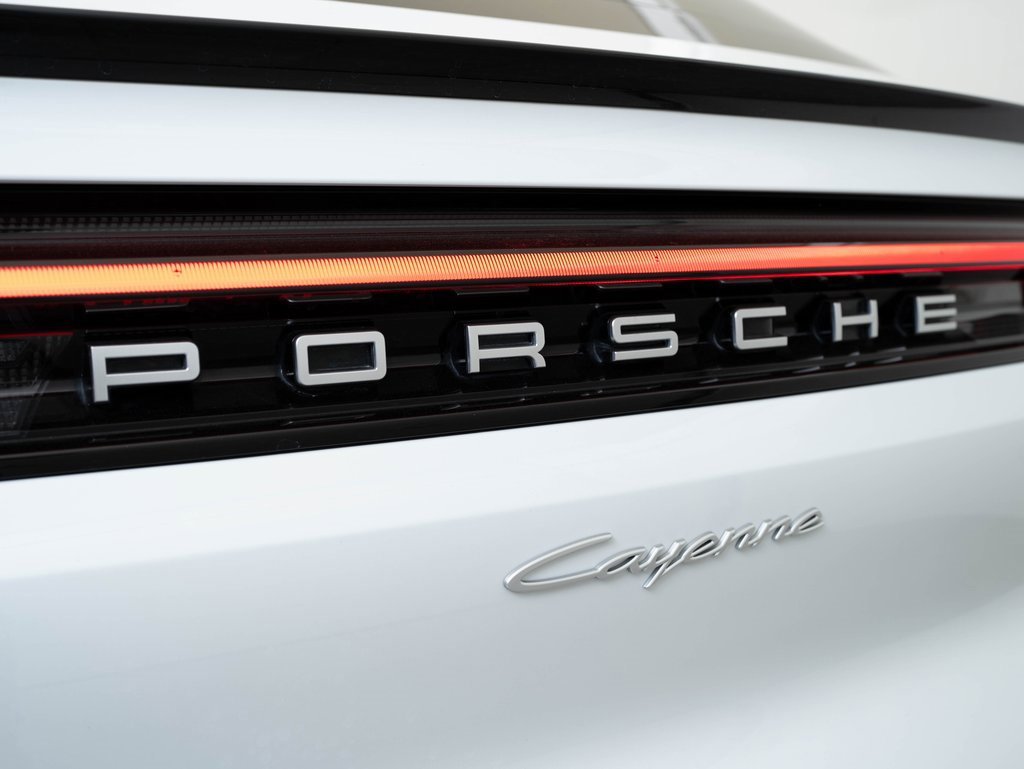 Certified 2024 Porsche Cayenne Coupe image 19