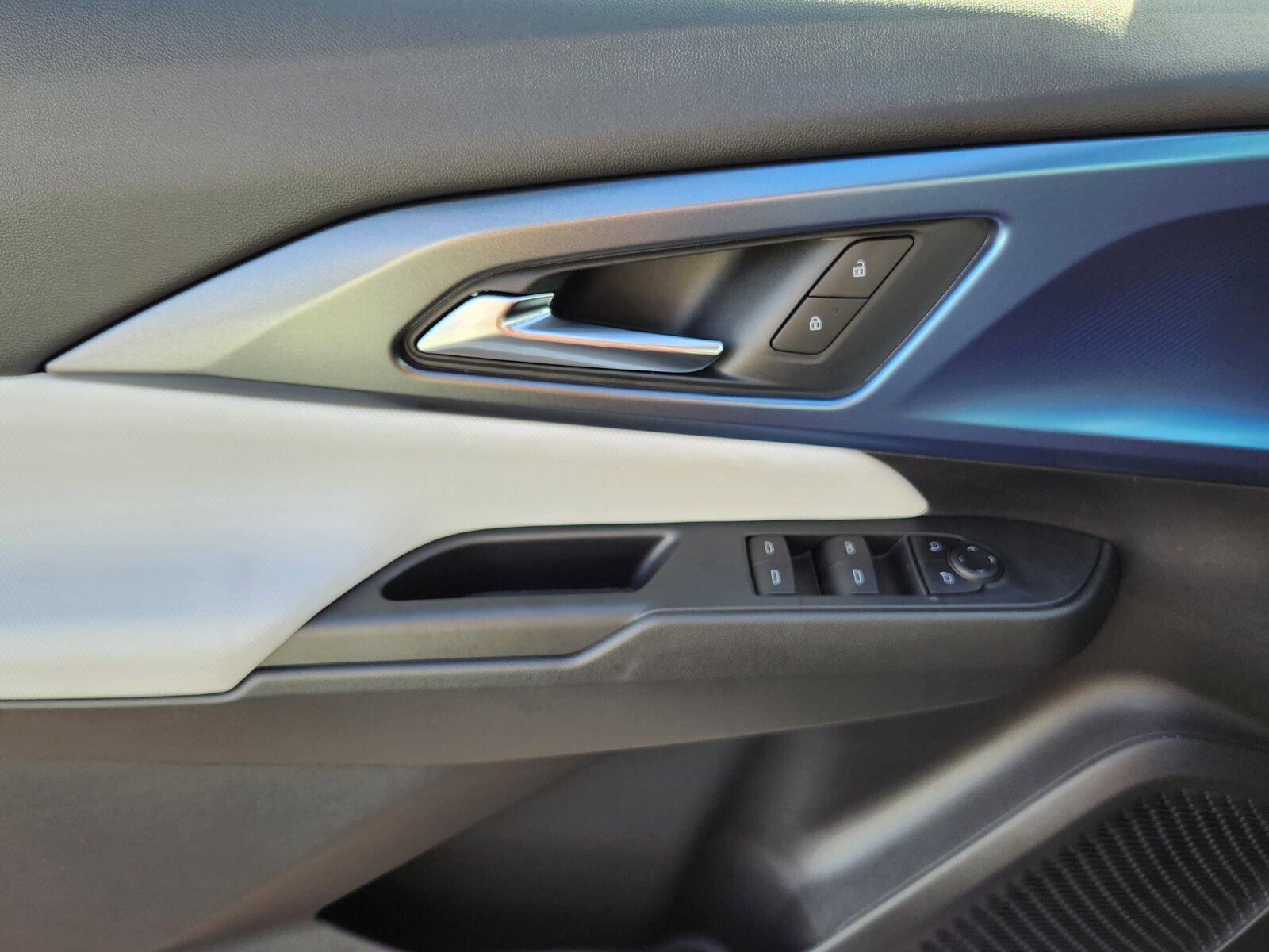 New 2026 Chevrolet Equinox EV LT image 12