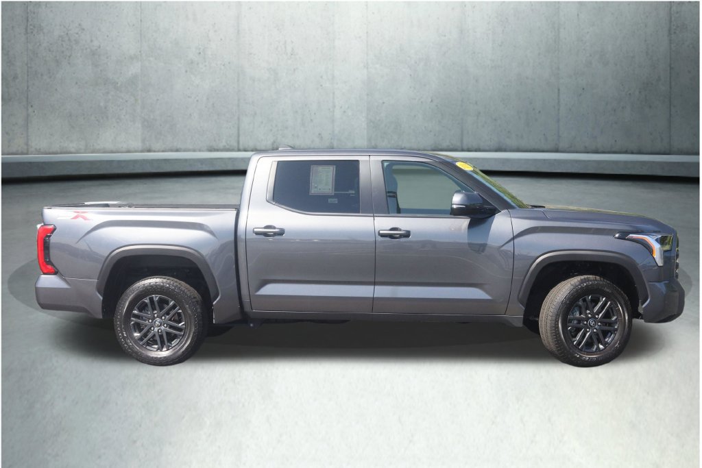 Used 2025 Toyota Tundra SR5 w/ SR5 Convenience Package AWD/4WD image 9