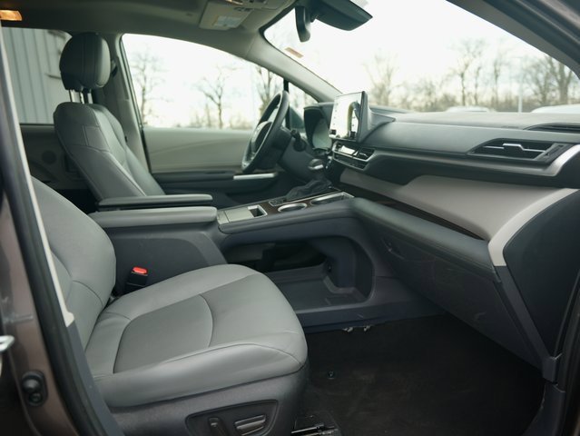 Used 2023 Toyota Sienna XLE image 8
