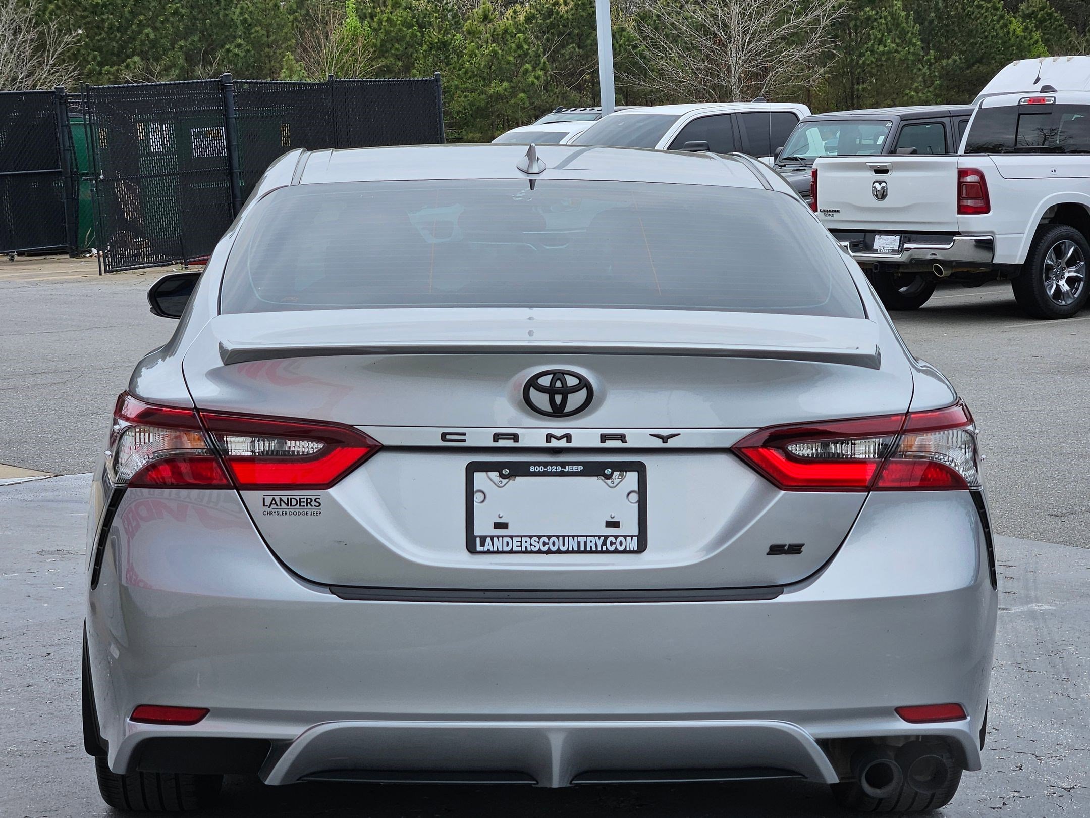 Used 2022 Toyota Camry SE FWD image 6