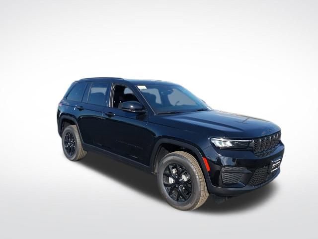 New 2025 Jeep Grand Cherokee Laredo image 2