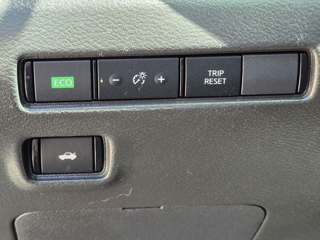 Certified 2025 Nissan Sentra SR w/ SR Premium Package FWD image 9