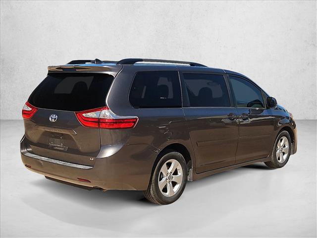Used 2019 Toyota Sienna LE w/ Carpet Mat Package FWD image 5