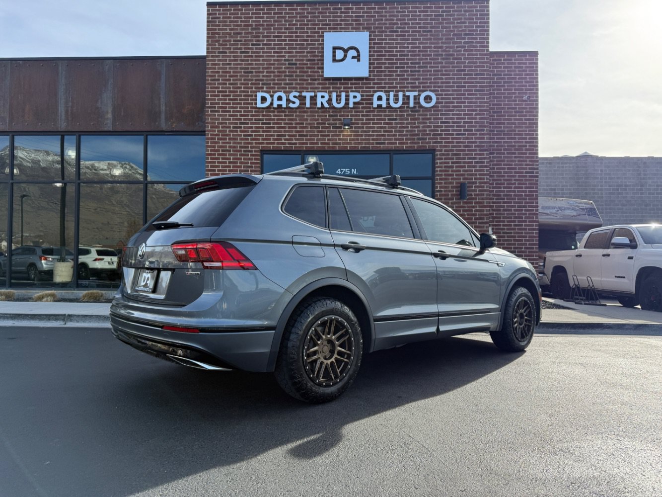 Used 2021 Volkswagen Tiguan SE R-Line AWD/4WD image 6