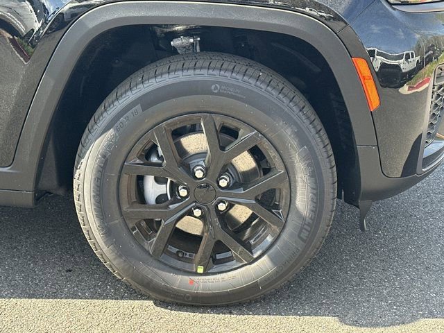 New 2026 Jeep Grand Cherokee Laredo image 14