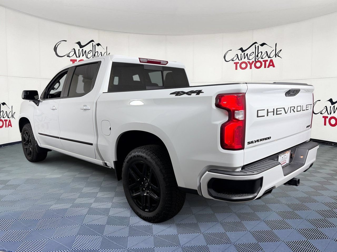 Used 2025 Chevrolet Silverado 1500 RST w/ Dark Appearance Package AWD/4WD image 6