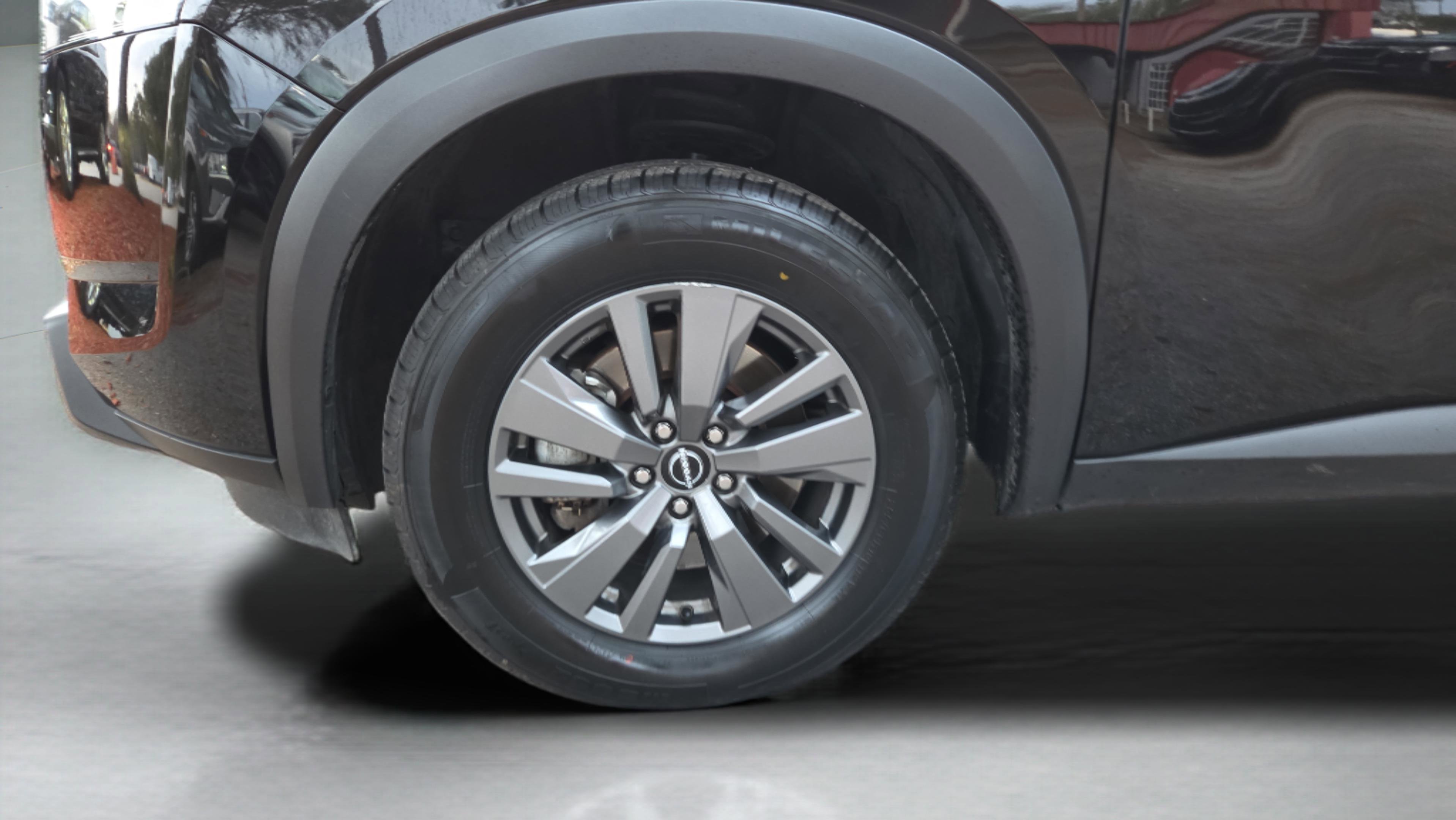 Used 2024 Nissan Pathfinder SV image 10