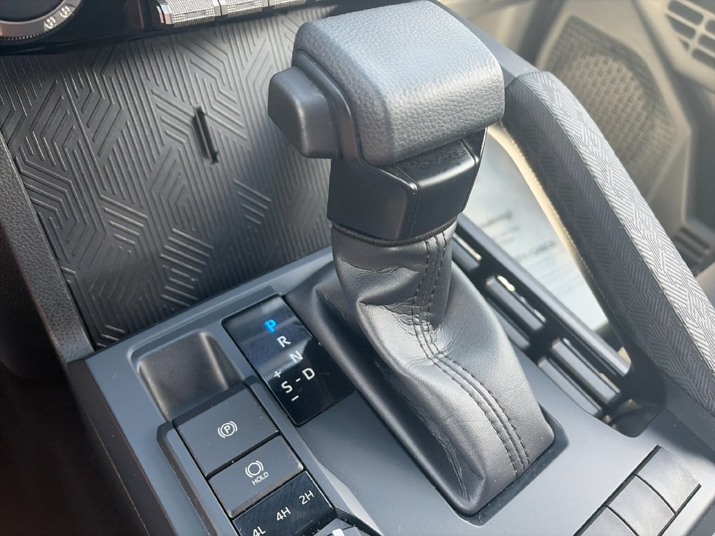 Used 2025 Toyota Tacoma SR5 AWD/4WD image 24