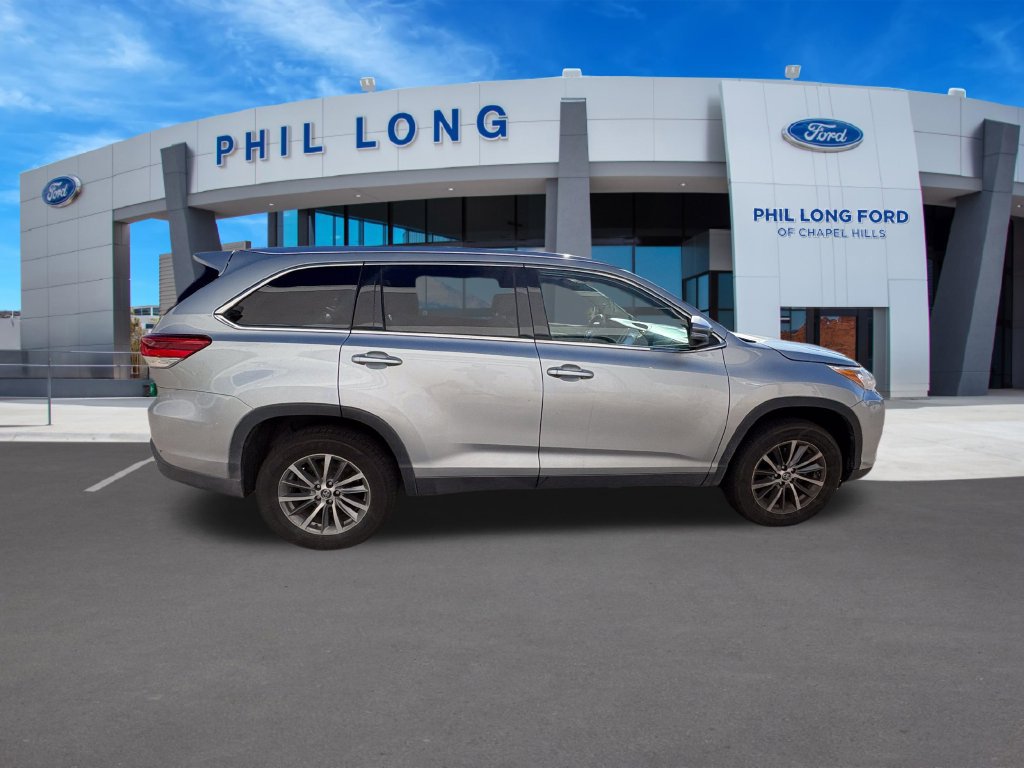 Used 2019 Toyota Highlander XLE FWD image 8