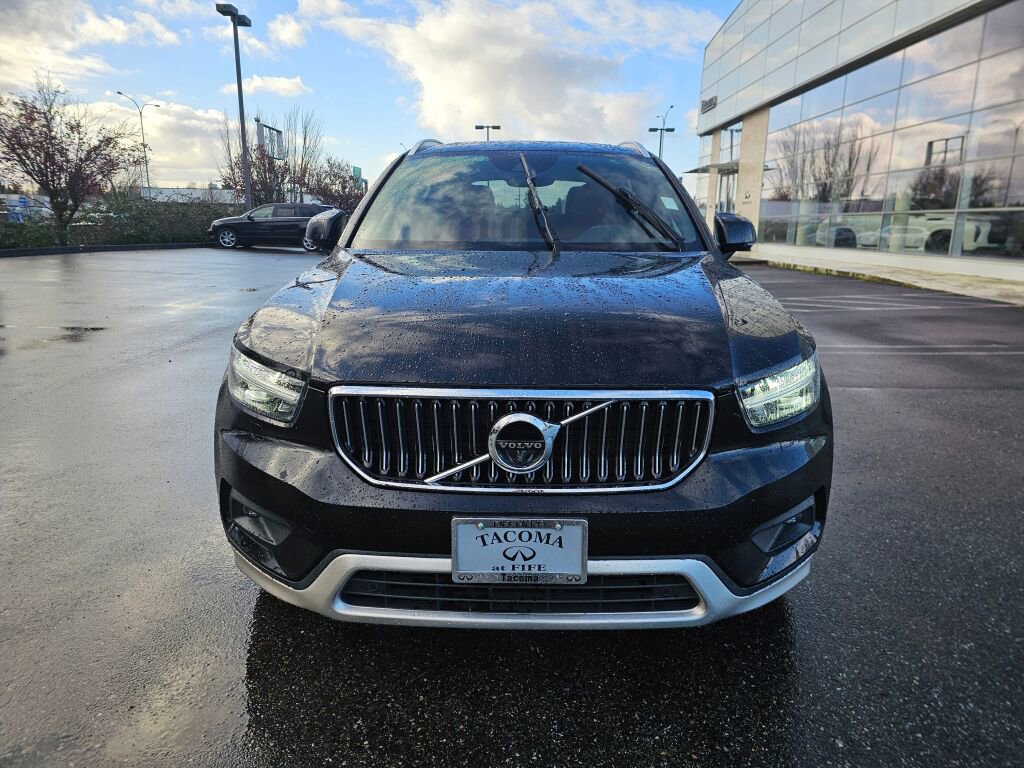 Used 2019 Volvo XC40 T4 Inscription image 2