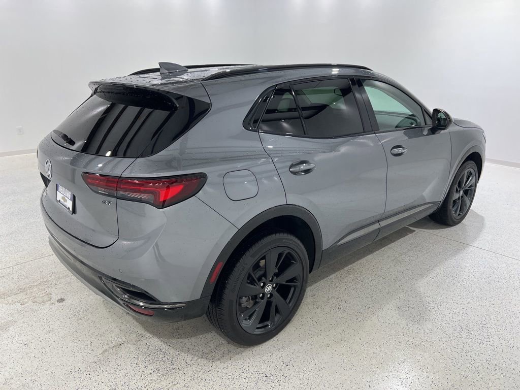 Used 2022 Buick Envision Essence w/ Sport Touring Package image 5