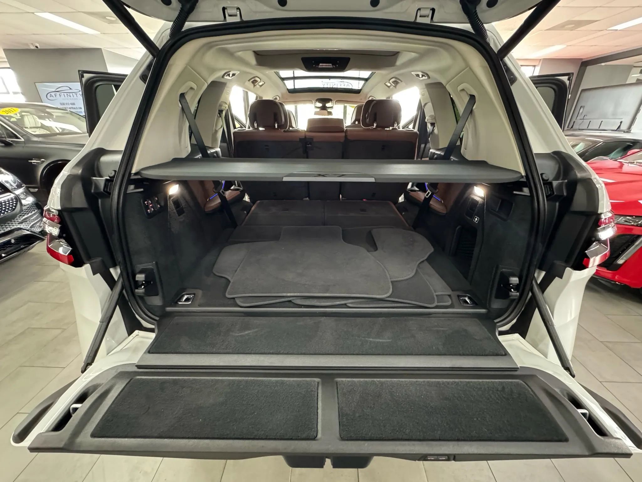 Used 2023 BMW X7 xDrive40i w/ Premium Package image 32