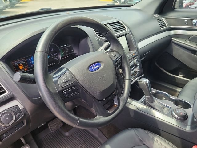Used 2017 Ford Explorer XLT w/ Equipment Group 202A AWD/4WD image 21