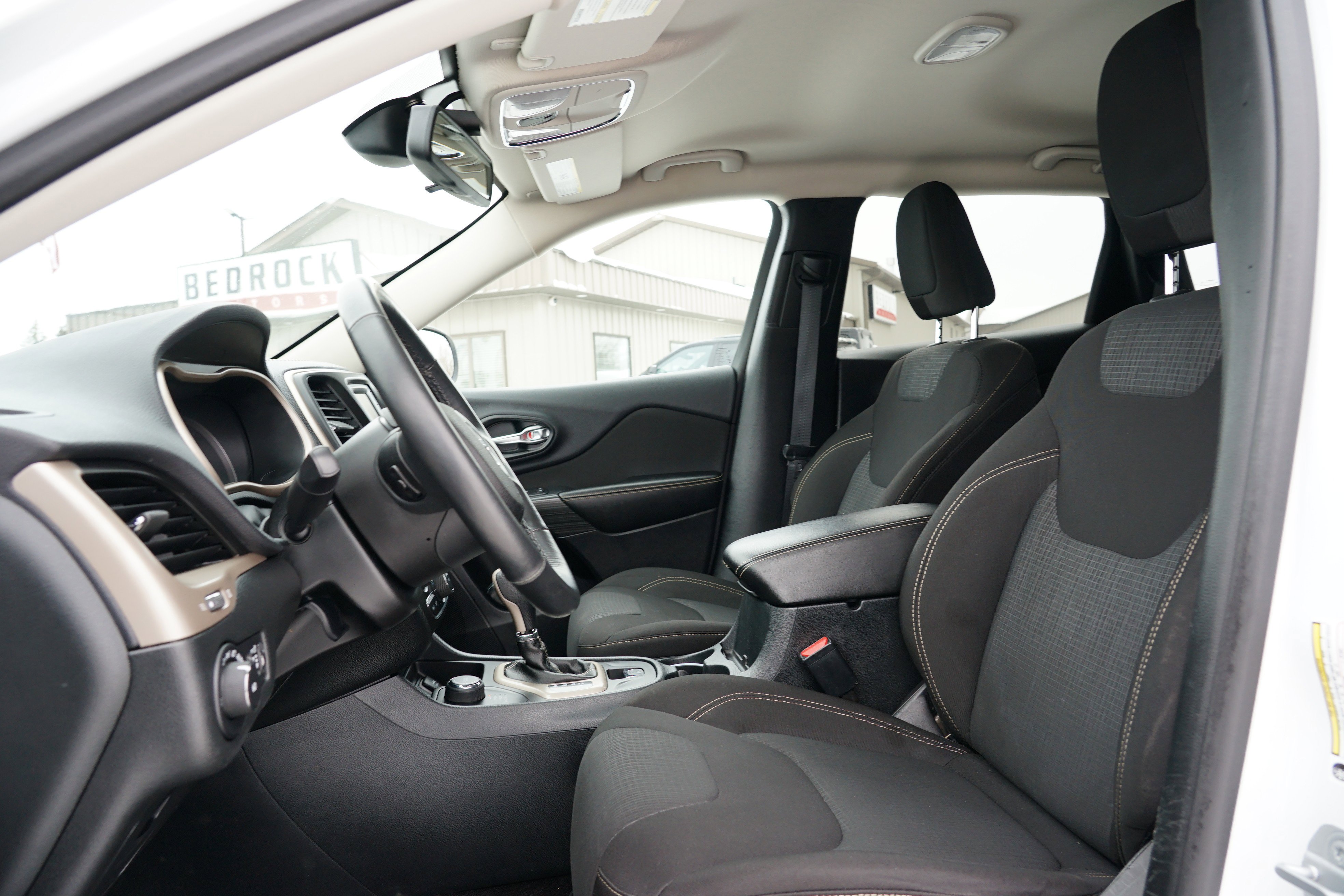 Used 2016 Jeep Cherokee Latitude w/ Cold Weather Group image 12