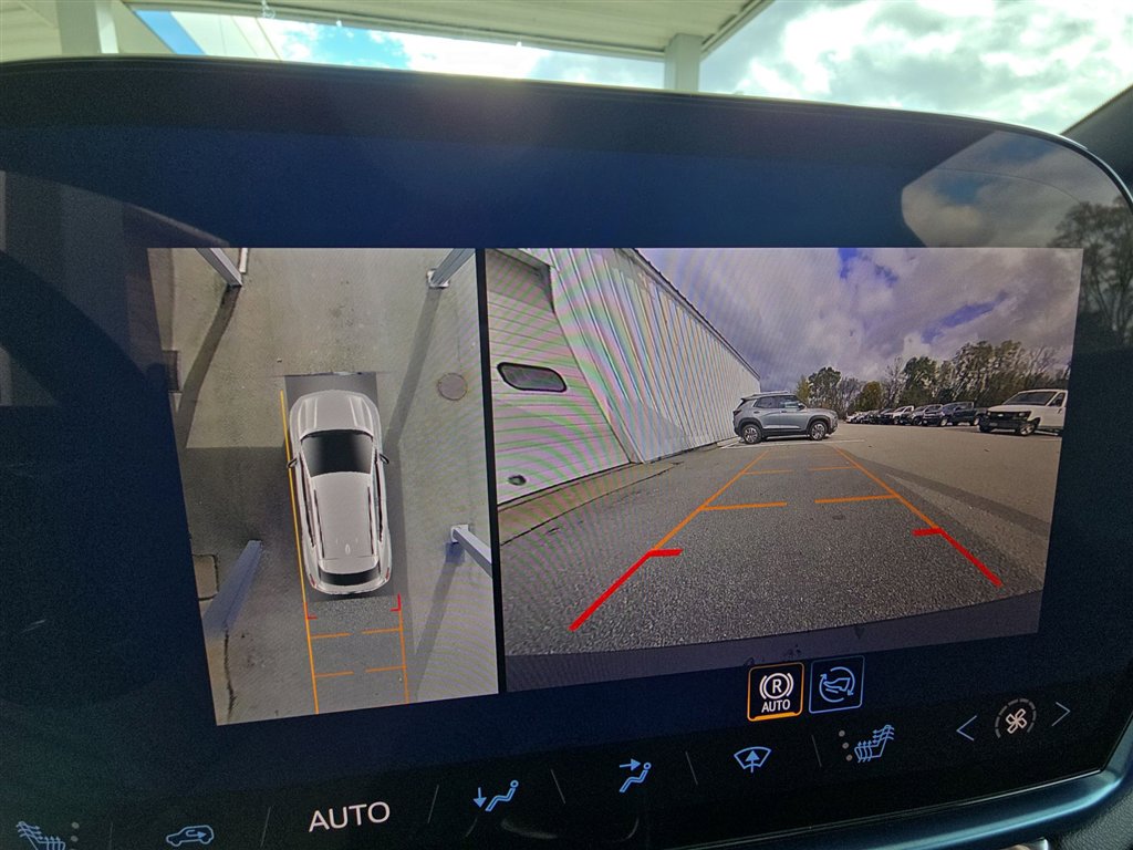 New 2026 Chevrolet Equinox EV LT image 15