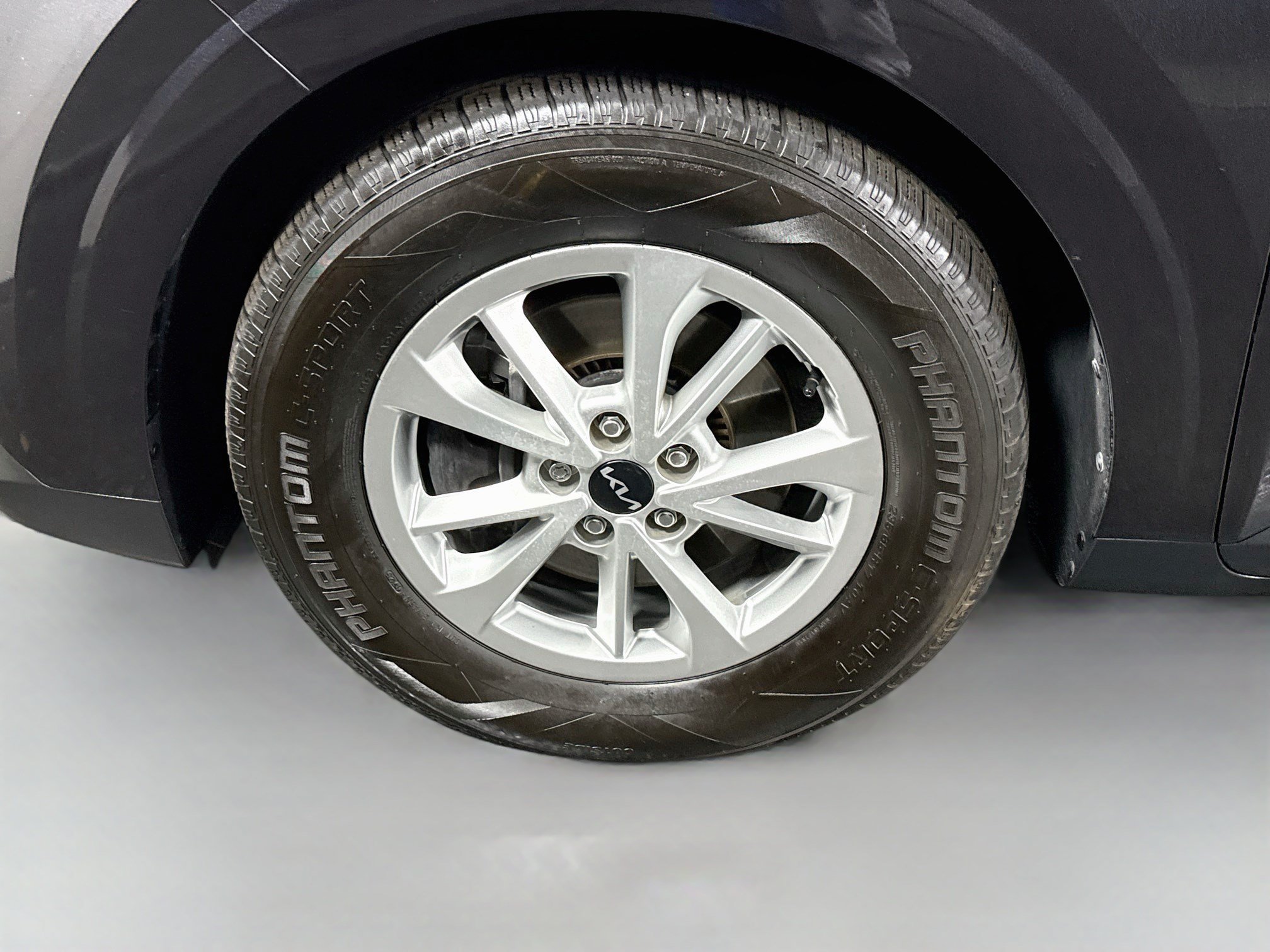 Used 2023 Kia Carnival LX FWD image 36