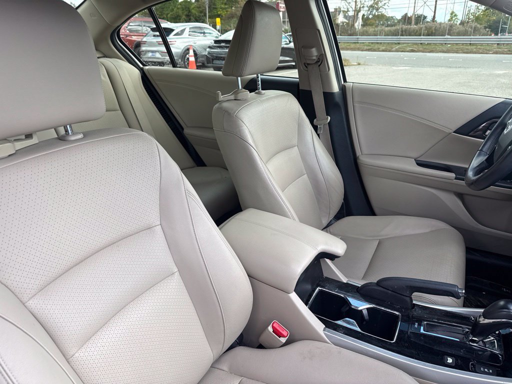 Used 2017 Honda Accord Touring image 26