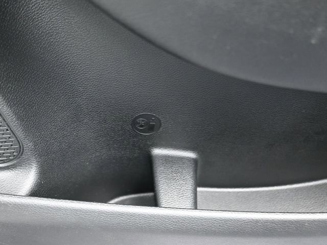 Used 2025 Chrysler Pacifica Select image 32