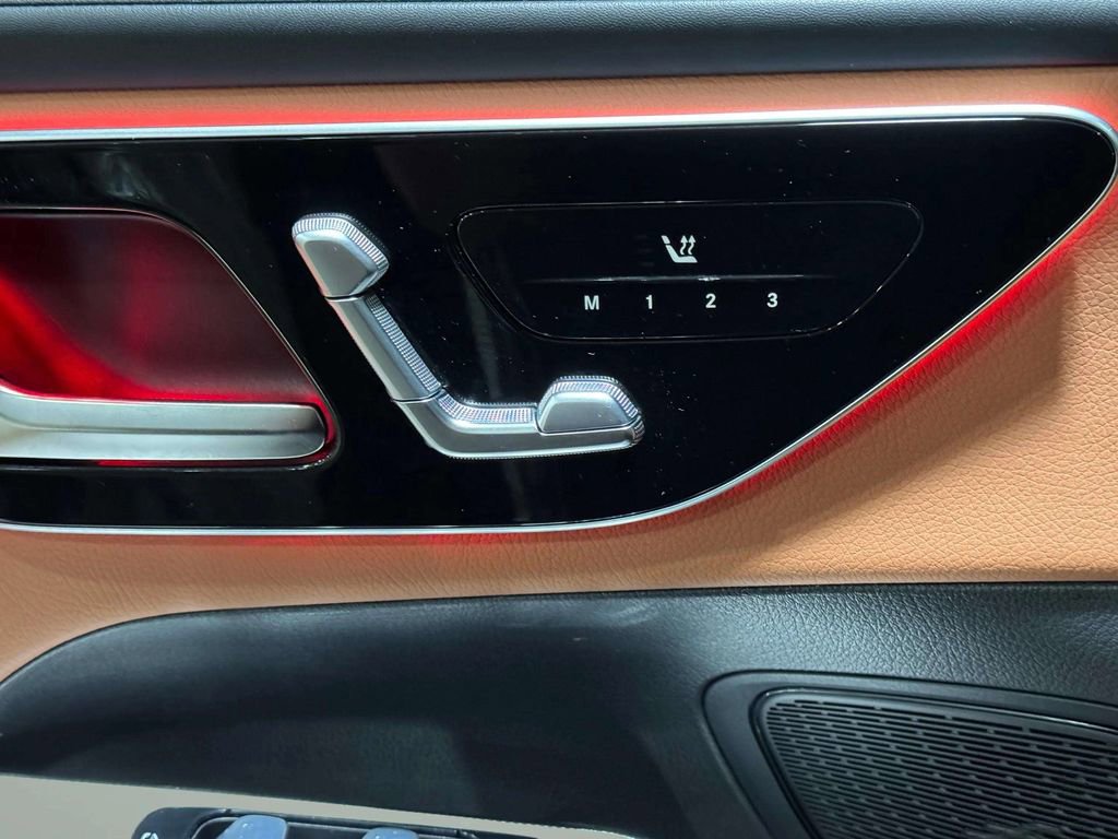 Used 2024 Mercedes-Benz GLC 300 4MATIC image 9