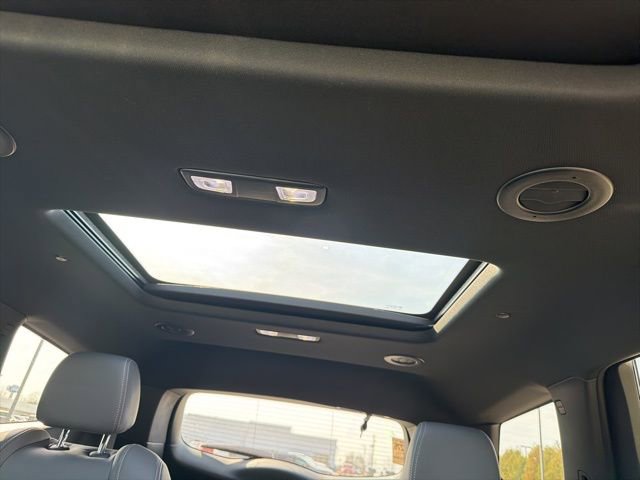 Used 2023 Buick Enclave Essence w/ Experience Buick Package AWD/4WD image 8